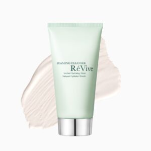 Its rich, soft lather helps purify pores while maintaining the skin's hydration, making it suitable for everyday use. The gentle formula supports a healthy-looking complexion, helping your skin feel smooth, comfortable, and revitalized after every wash. Suitable for all skin types, including sensitive skin, it prepares your skin for the rest of your skincare routine.